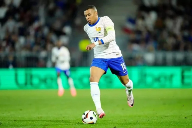 cau-thu-mbappe-at-chu-bai-doi-tuyen-phap